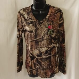 Mossy Oak Long Sleeved Green Camo Shirt Medium, PTP=18"